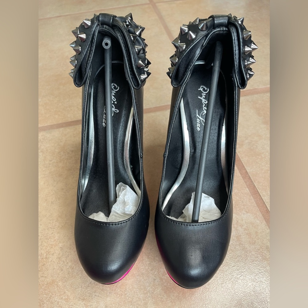 Qupid Black/ pink studded heels, never worn